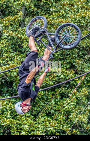 BMX extreme Team macht Stunt in der Innenstadt von york South carolina Auf dem sommerfest 2015 Stockfoto