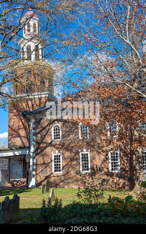 Historische Christ Church of Alexandria, Virginia (erbaut 1773). Dies ist ein Backsteingebäude aus der Kolonialzeit mit gewölbten Palladio-Fenstern, einem hohen Turm und einem Stockfoto