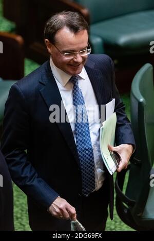 Melbourne, Australien, 16. Juni 2020. Oppositionsführer Michael O'Brien tritt in der Fragestunde am 16. Juni 2020 in Melbourne, Australien, in die Kammer ein. Regierung in der Krise, als geheime Bänder Branchenstapel im industriellen Maßstab und Korruptionsvorwürfe gegenüber dem leitenden Arbeitsminister Adem Somyurek, zusammen mit zwei anderen Ministern Marlene Kairouz und Robin Scott offenbaren. Premier Daniel Andrews entließ Herrn Somyurek, und beide, Frau Kairouz und Herr Scott, traten später zurück. Premier Andrews bestreitet jede Kenntnis des Skandals und die Auswirkungen werden bis zur Federal Labour Party hin wölfen. Cre Stockfoto