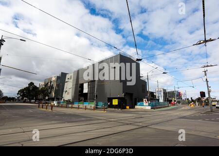 Melbourne, Australien, 6. August 2020. Die Kreuzung der Straßen Flinders und Swanston ist während der COVID-19 in Melbourne, Australien, verlassen. Die Einschränkungen der Stufe 4 in Melbourne werden fortgesetzt, da heute um Mitternacht Arbeitsgenehmigungen in Kraft treten. Dies kommt, da weitere 471 neue COVID-19 Fälle über Nacht aufgedeckt wurden.Quelle: Dave Hewison/Alamy Live News Stockfoto