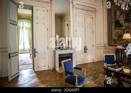 Der französische Präsident Francois Hollande empfängt am 7. März 2017 den Untergeneralsekretär der Vereinten Nationen für Friedenssicherungseinsätze Jean-Pierre Lacroix im Elysée-Palast in Paris. Foto von Hamilton/Pool/ABACAPRESS.COM Stockfoto