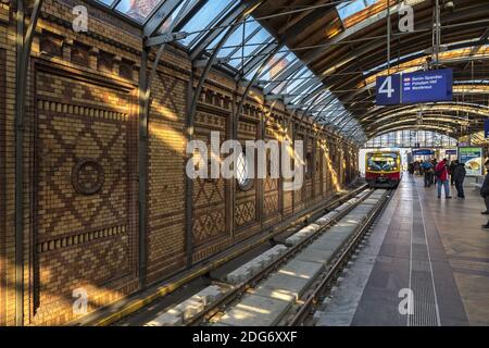 Bahnhof Hakescher Markt Stockfoto