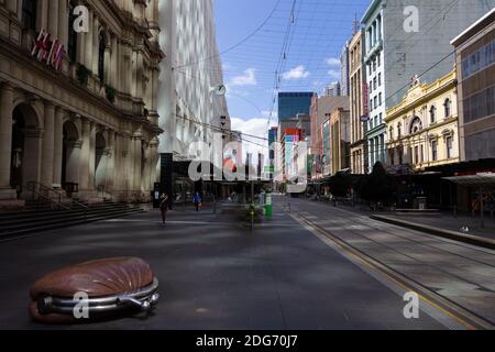Melbourne, Australien, 9. September 2020. Ein Blick auf die Bourke Street Mall während der COVID-19 in Melbourne, Australien. Victoria verzeichnet weitere 76 Coronavirus-Fälle in den letzten 24 Stunden, ein Anstieg gegenüber gestern zusammen mit 11 Todesfällen. Dies kommt inmitten der Nachrichten, dass AstraZeneca Impfstoffstudie pausiert.Quelle: Dave Hewison/Alamy Live News Stockfoto
