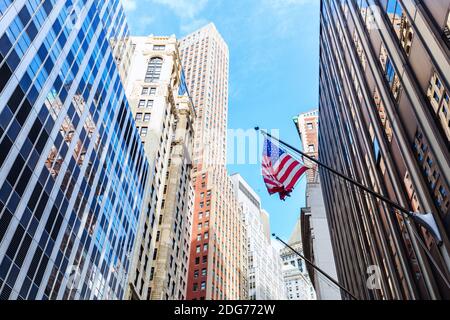 Bürogebäude an der Broad Street, Downtown Manhattan, New York City Stockfoto