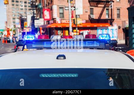 Notbeleuchtung eines Polizeiautos in New York City Stockfoto