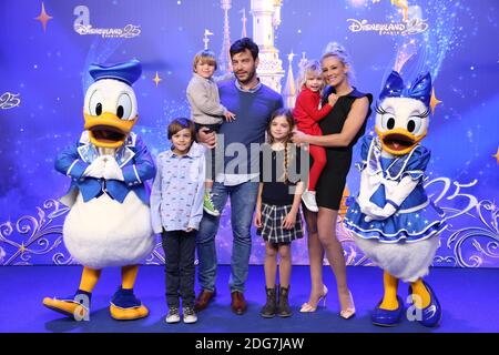 Elodie Gossuin, ihr Mann Bertrand Lacherie und ihre Kinder nahmen am 25. März 2017 am 25. Jahrestag des Disneyland Resort Paris in Marne-La-Vallee, am Stadtrand von Paris, Frankreich, Teil. Foto von Jerome Domine/ABACAPRESS.COM Stockfoto