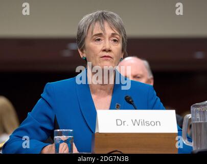 Die ehemalige US-amerikanische Vertreterin Heather A. Wilson (Republikanerin von New Mexico) bezeugt vor dem US-Senatsausschuss für bewaffnete Dienste ihre Ernennung zur Sekretärin der Luftwaffe auf dem Capitol Hill in Washington, DC, USA? Am Donnerstag, den 30. März 2017. Foto von Ron Sachs/CNP/ABACAPRESS.COM Stockfoto