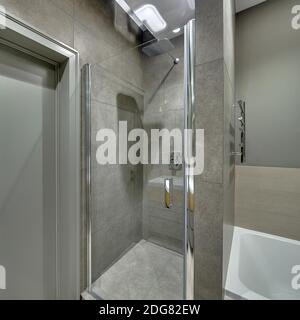 Badezimmer im modernen Stil Stockfoto