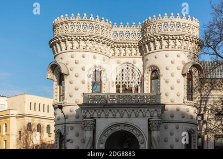 Moskau, Russland 08. Februar 2019.das Herrenhaus des Kaufmanns Arseni Morosow auf der Straße 16 Wosdwischenka, gebaut im 19. Jahrhundert.das Haus der Empfänge des Gow Stockfoto