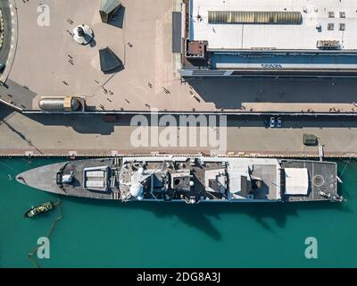 Schlachtschiff günstig im Dock Stockfoto