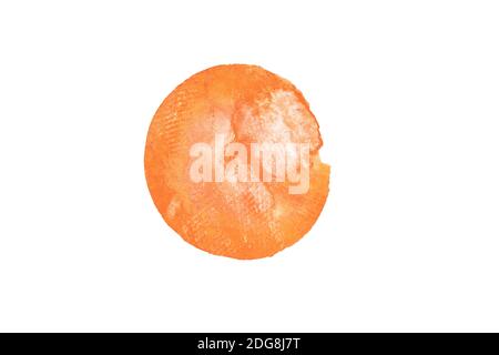 Orangefarbener Fleck auf Aquarellpapier, Tintentropfen. Abstrakter gelber Fleck auf weißem Hintergrund. Stockfoto