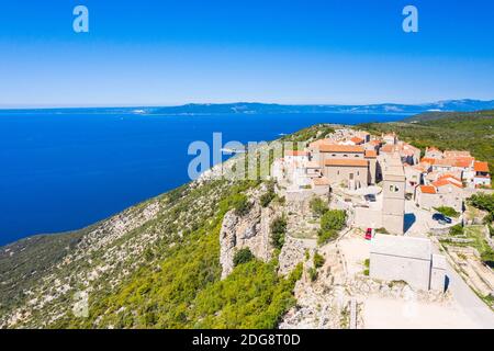 Kirchturm Glocke in der Altstadt von Lubenice auf der hohen Klippe, Insel Cres in Kroatien Stockfoto