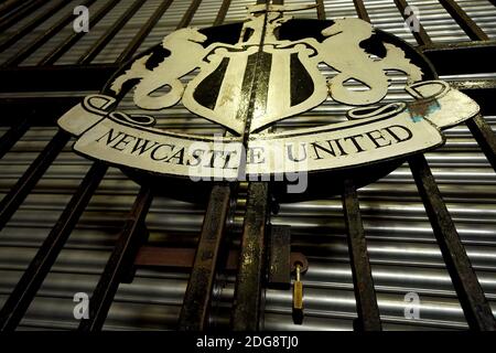 Dateifoto vom 14-03-2020 vom Newcastle United Schild vor dem St James' Park. Stockfoto