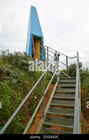 Der Sound Tower in Chapel Six Marshes, gelegen auf Dünen neben dem Strand, in der Nähe von Chapel St Leonards, Lincolnshire, Großbritannien Stockfoto