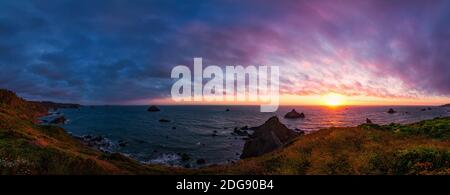Felsigen Strand Landschaft bei Sonnenuntergang Stockfoto