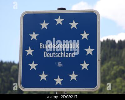 Grenzschild Bundesrepublik Deutschland Grenzübergang DÃ¼rrnberg Staat Grenze Deutschland Österreich Stockfoto