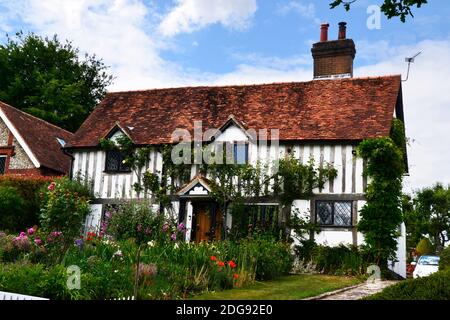 Traditionelles Fachwerkhaus in Chenies, einem ländlichen Dorf in Buckinghamshire, England, Großbritannien Stockfoto