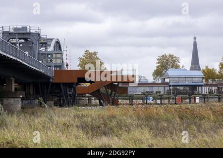 Rostige Stahlkonstruktion der Oude IJsselbrug-Überführung in Zutphen Stockfoto