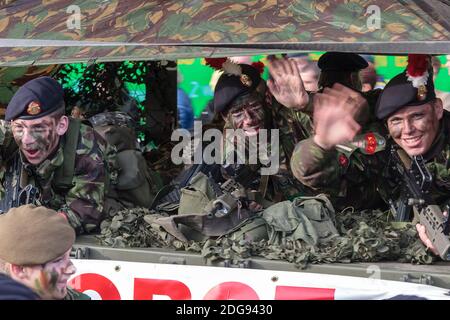 LONDON/UK - NOVEMBER 12 : Britische Soldaten auf der Lord Mayor's Show in London am 12. November 2005. Nicht identifizierte Personen Stockfoto
