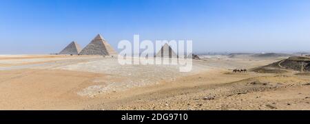 Panoramablick auf Giza Pyramid Complex Form Panoramablick, Giza Pyramid Complex, Giza, Kairo, Ägypten Stockfoto