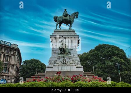 Ein riesiges Giuseppe Garibaldi Denkmal, Monumento a Giuseppe Garibaldi vor dem Castello Sforza, Castello Sforzesco in Mailand Stockfoto