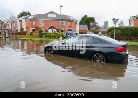 Starke Regenfälle haben in West Derby, Liverpool, zu lokalen Überschwemmungen geführt. Stockfoto