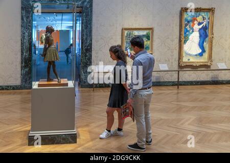 Junges Paar bewundern Sie die kleinen 14-jähriger Tänzer, Edgar Degas, 1888, Museum der Bildenden Künste, Boston, Mass, USA, Nordamerika Stockfoto