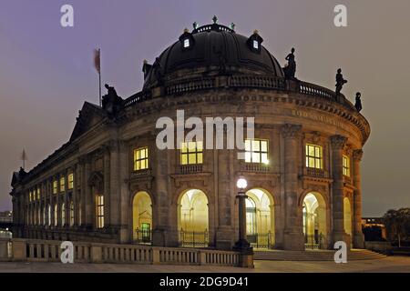 Bode Museum, Berlin, Museumsinsel, UNESCO Weltkulturerbe, Berlin, Deutschland, Europa, Nachtaufnahme Stockfoto