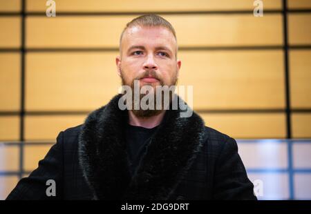 Viersen, Deutschland. Dezember 2020. Im Amtsgericht sitzt der Rapper Kollegah, dessen bürgerlicher Name Felix Blume ist. Blume steht vor Gericht wegen illegalem Waffenbesitz.Quelle: Jonas Güttler/dpa/Alamy Live News Stockfoto