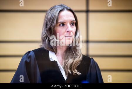 Viersen, Deutschland. Dezember 2020. Stephanie Jakobs, Richterin, ist im Bezirksgericht. Blume steht vor Gericht wegen illegalem Besitz von Schusswaffen. Quelle: Jonas Güttler/dpa/Alamy Live News Stockfoto