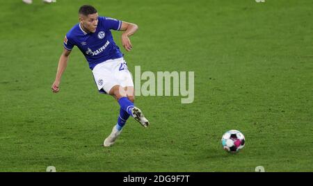 Gelsenkirchen, Deutschland. 31. Oktober 2020. firo: 30.10.2020 Fußball: 1. Bundesliga-Saison 2020/21 FC Schalke 04 - VfB Stuttgart 1: 1 Einzelaktion, Amine Harit,   Credit: Jürgen Fromme/firo/Pool - Nutzung weltweit/dpa/Alamy Live News Stockfoto