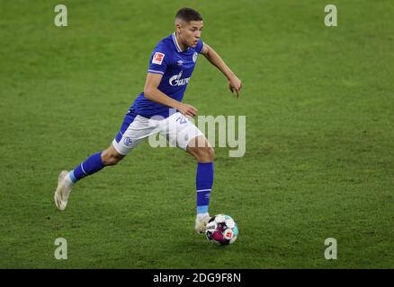 Gelsenkirchen, Deutschland. 31. Oktober 2020. firo: 30.10.2020 Fußball: 1. Bundesliga-Saison 2020/21 FC Schalke 04 - VfB Stuttgart 1: 1 Einzelaktion, Amine Harit,   Credit: Jürgen Fromme/firo/Pool - Nutzung weltweit/dpa/Alamy Live News Stockfoto