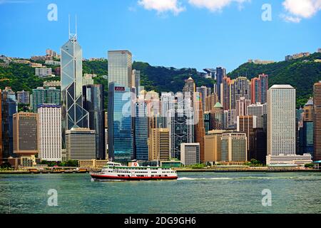 Blick am Morgen von Kowloon auf die Skyline von Hongkong Island und den Hongkong Fluss, mit Bank of China, Hongkong, China Stockfoto