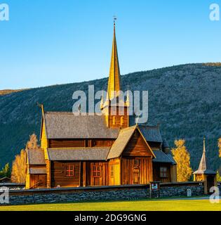 Historische hölzerne Kirche, erbaut von Wikingern in Norwegen. Stockfoto