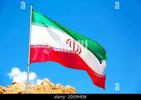 Im iran schwenken iranische Flagge Stockfoto