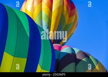 Ein Heißluftballonstart bei EINEM lokalen Festival Stockfoto