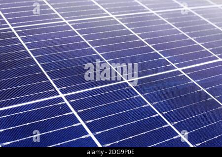Textur von Solarpaneelen. Solarenergie. Sun Strom Technologie. Stock Foto Sonnenkollektoren. Nahaufnahme des Hintergrunds. Alternative Energie ökologisch Stockfoto