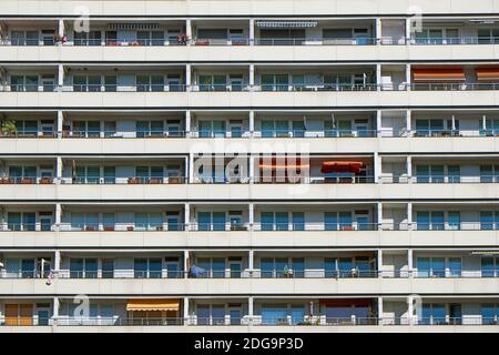 Fassade eines vorgefertigten öffentlichen Gebäude in Berlin, Deutschland Stockfoto