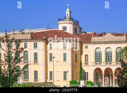 Fassade im Rokoko-Stil des Palazzo Dugnani im öffentlichen Garten Von Porta Venezia in Mailand.Lombardei - Italien Stockfoto