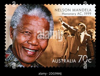 AUSTRALIEN - UM 2015: In Australien gedruckte Briefmarke mit einem Bild des Friedensnobelpreisträgers Nelson Mandela, um 2015. Stockfoto