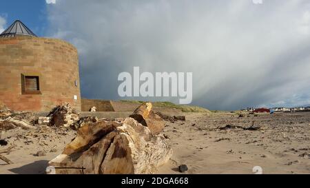 Prestwick, South Ayrshire, Schottland, Großbritannien Beach Storm Wolken sammeln sich über dem Strand.Aufnahme auf Samsung 7 Handy Stockfoto