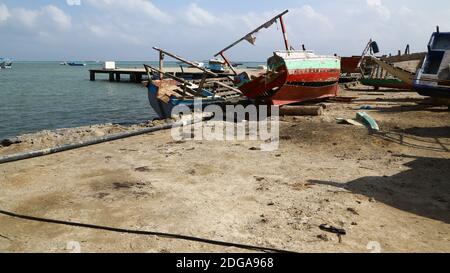 Das alte Schiff im Hafen Stockfoto