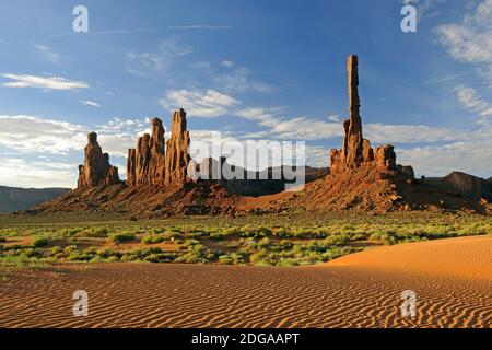 Totem Pole bei Sonnenaufgang, Monument Valley, Arizona, USA Stockfoto