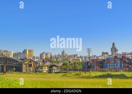 Blick auf die Stadt Montevideo vom alten Bahnhof Stockfoto