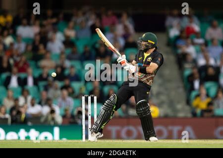 Sydney, Australien. Dezember 2020. Glenn Maxwell aus Australien spielt einen Schuss während des 3. Dettol ODI T20I Series Spiels zwischen Australien und Indien am Sydney Cricket Ground, Sydney, Australien am 8. Dezember 2020. Foto von Peter Dovgan. Nur redaktionelle Verwendung, Lizenz für kommerzielle Nutzung erforderlich. Keine Verwendung bei Wetten, Spielen oder Veröffentlichungen einzelner Vereine/Vereine/Spieler. Kredit: UK Sports Pics Ltd/Alamy Live Nachrichten Stockfoto