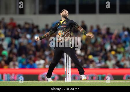 Sydney, Australien. Dezember 2020. Glenn Maxwell of Australia bowls beim 3. Dettol ODI T20I Series Match zwischen Australien und Indien am 8. Dezember 2020 auf dem Sydney Cricket Ground, Sydney, Australien. Foto von Peter Dovgan. Nur redaktionelle Verwendung, Lizenz für kommerzielle Nutzung erforderlich. Keine Verwendung bei Wetten, Spielen oder Veröffentlichungen einzelner Vereine/Vereine/Spieler. Kredit: UK Sports Pics Ltd/Alamy Live Nachrichten Stockfoto