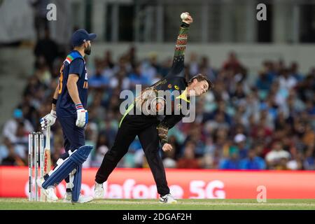 Sydney, Australien. Dezember 2020. Mitchell Swepson von Australia bowls beim 3. Dettol ODI T20I Series Match zwischen Australien und Indien am Sydney Cricket Ground, Sydney, Australien am 8. Dezember 2020. Foto von Peter Dovgan. Nur redaktionelle Verwendung, Lizenz für kommerzielle Nutzung erforderlich. Keine Verwendung bei Wetten, Spielen oder Veröffentlichungen einzelner Vereine/Vereine/Spieler. Kredit: UK Sports Pics Ltd/Alamy Live Nachrichten Stockfoto