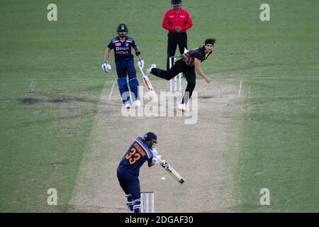 Sydney, Australien. Dezember 2020. Sean Abbott of Australia bowls beim 3. Dettol ODI T20I Series Match zwischen Australien und Indien auf dem Sydney Cricket Ground, Sydney, Australien am 8. Dezember 2020. Foto von Peter Dovgan. Nur redaktionelle Verwendung, Lizenz für kommerzielle Nutzung erforderlich. Keine Verwendung bei Wetten, Spielen oder Veröffentlichungen einzelner Vereine/Vereine/Spieler. Kredit: UK Sports Pics Ltd/Alamy Live Nachrichten Stockfoto