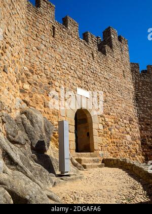 Eintritt zum Almorol Castle Stockfoto