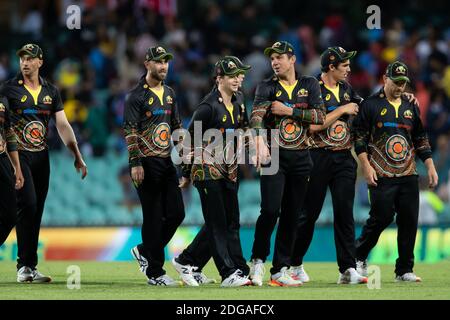 Sydney, Australien. Dezember 2020. Australien feiert den Sieg beim 3. Dettol ODI T20I Series Spiel zwischen Australien und Indien am Sydney Cricket Ground, Sydney, Australien am 8. Dezember 2020. Foto von Peter Dovgan. Nur redaktionelle Verwendung, Lizenz für kommerzielle Nutzung erforderlich. Keine Verwendung bei Wetten, Spielen oder Veröffentlichungen einzelner Vereine/Vereine/Spieler. Kredit: UK Sports Pics Ltd/Alamy Live Nachrichten Stockfoto